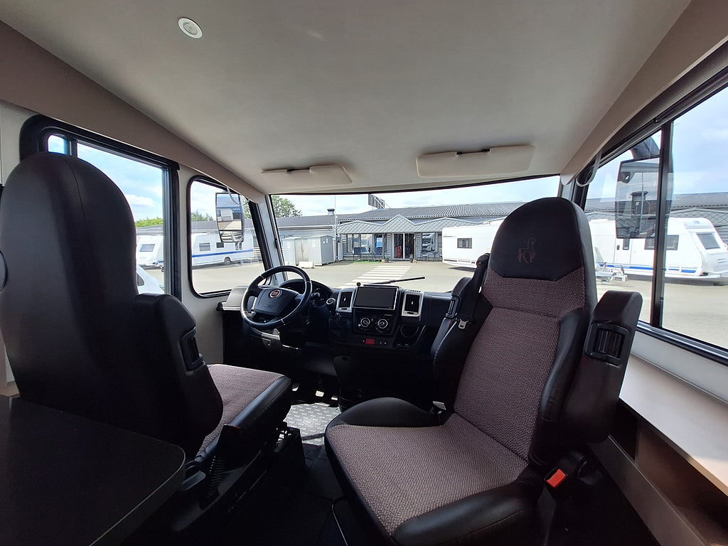 Etrusco I 6900 SB Långbädd, Solcell