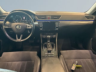 Skoda Superb 2.0 TDI 4×4 Businessline Style S&V/Kamera/Drag/Dvärm – bild 9