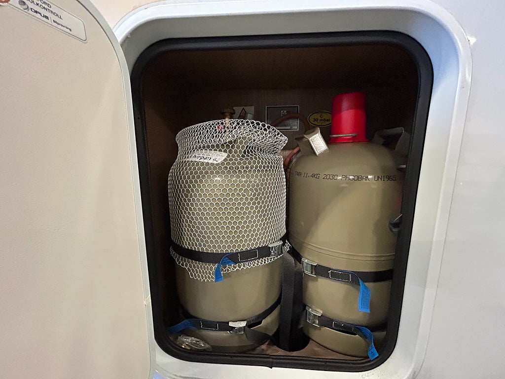 Carado V 132 / Cykelställ / Markis / Under 6m / B-körkort - Carado