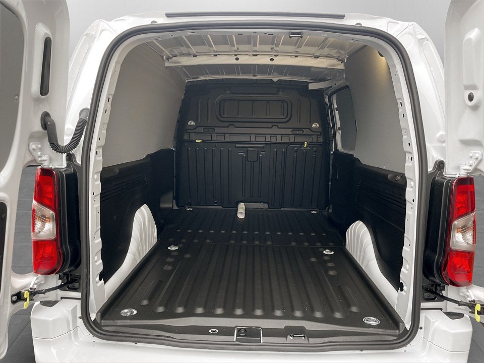 Bild på Peugeot Partner Plus 130hk AT8 L2 - DEMO