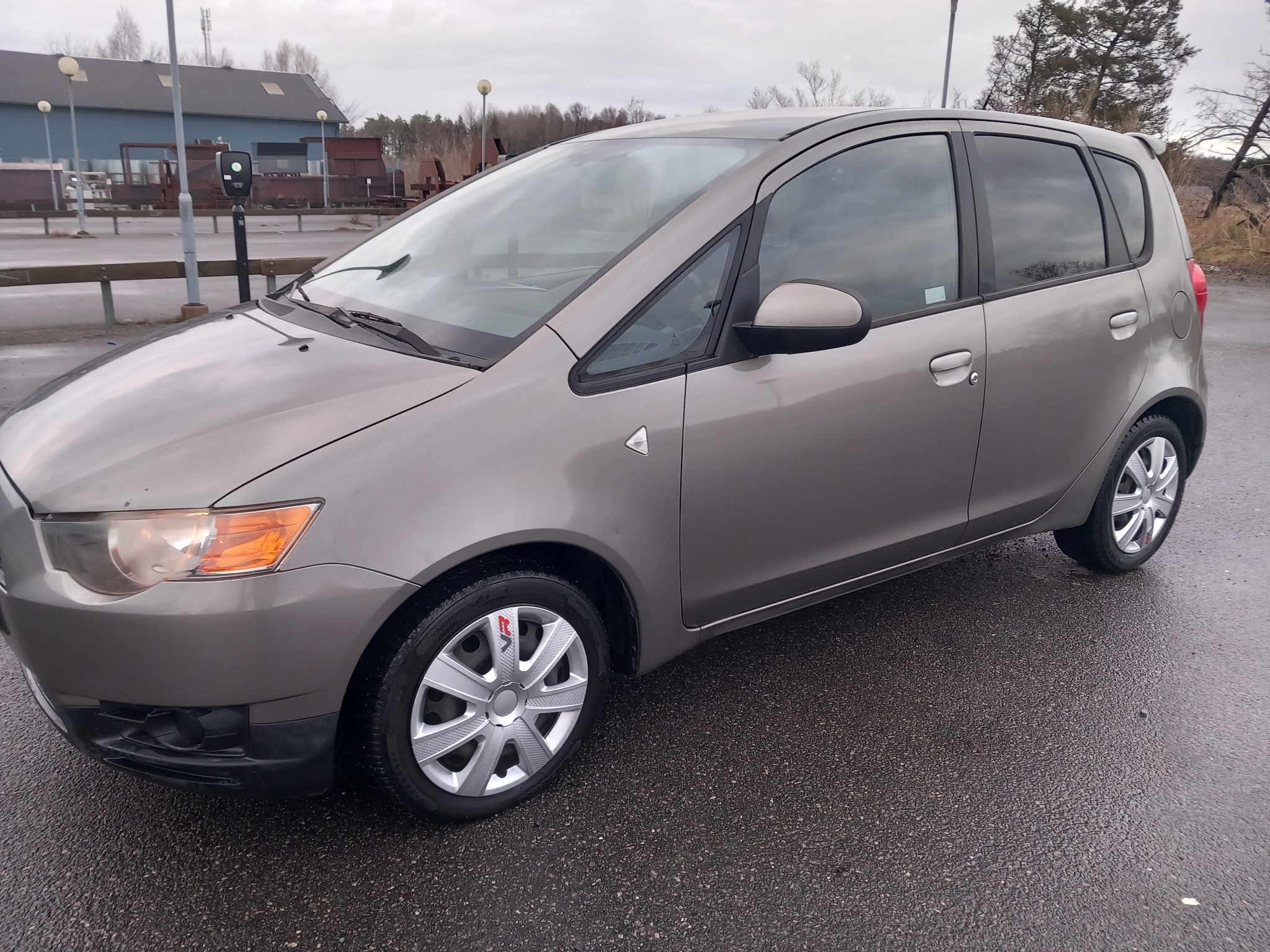 Mitsubishi Colt 5-dörrar 1.3 MPI 95hk 2010, bild 2/37