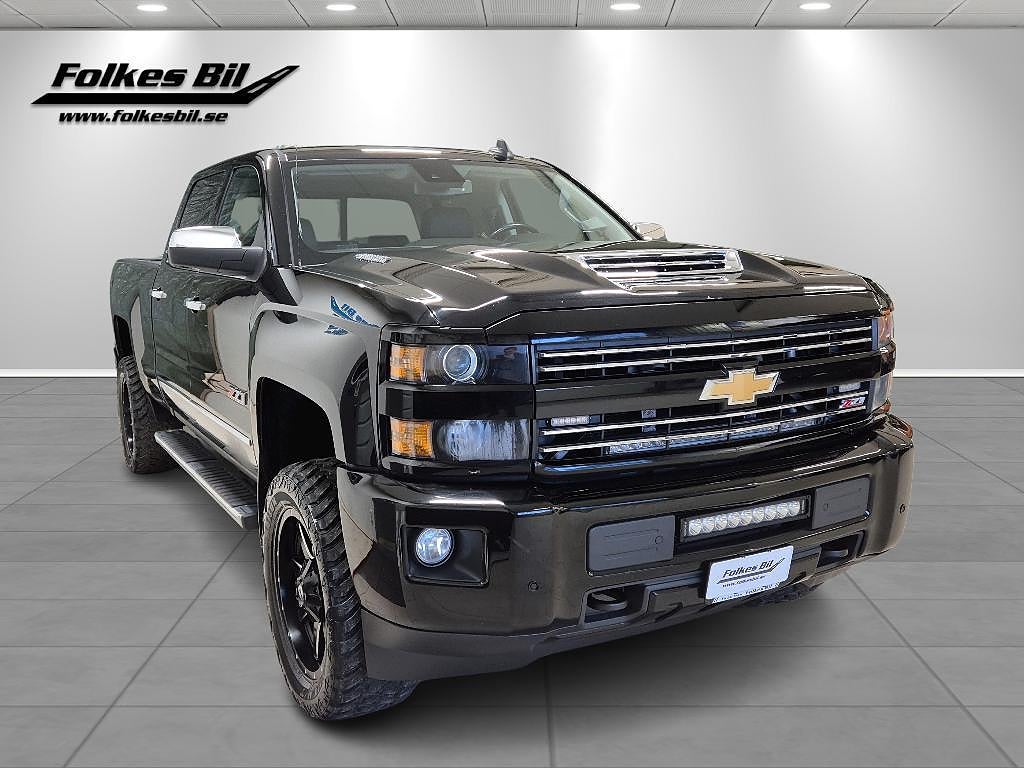 Chevrolet Silverado 2500 HD Crew Cab 6.6L V8 Duramax 451 hk Parkv