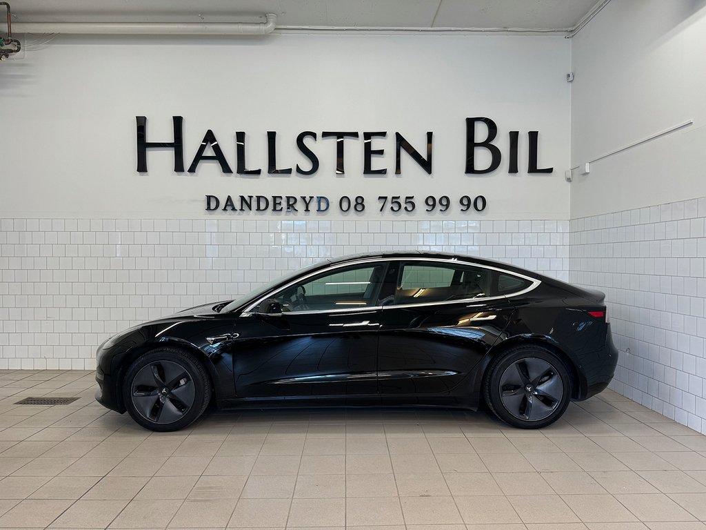 Tesla Model 3 Long Range Panorama AP 1Ägare Svensksåld