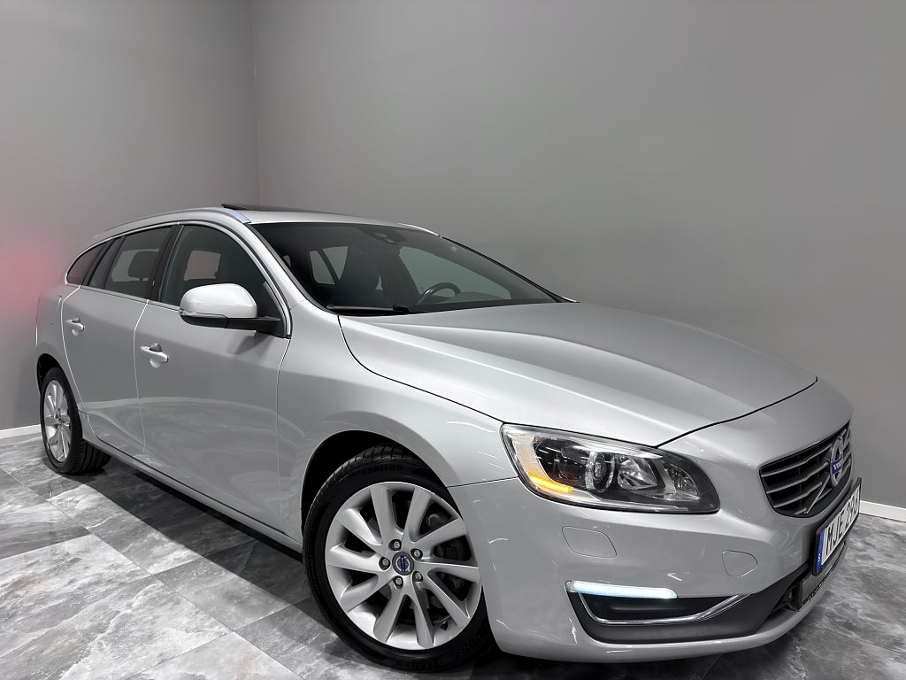 Volvo V60 D4 AWD Summum/Taklucka/Skinn/GPS/Värmare/Drag/Ny kamrem