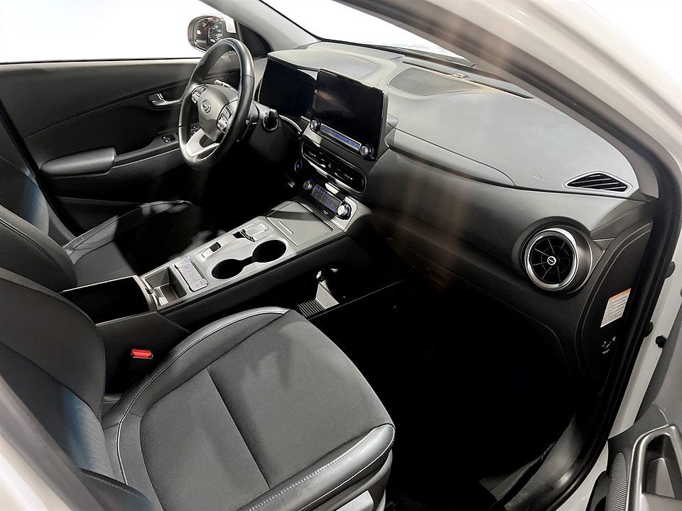 Bild på Hyundai Kona Essential 64kWh 204hk Aut - B-KAMERA,NAV,CARPLAY