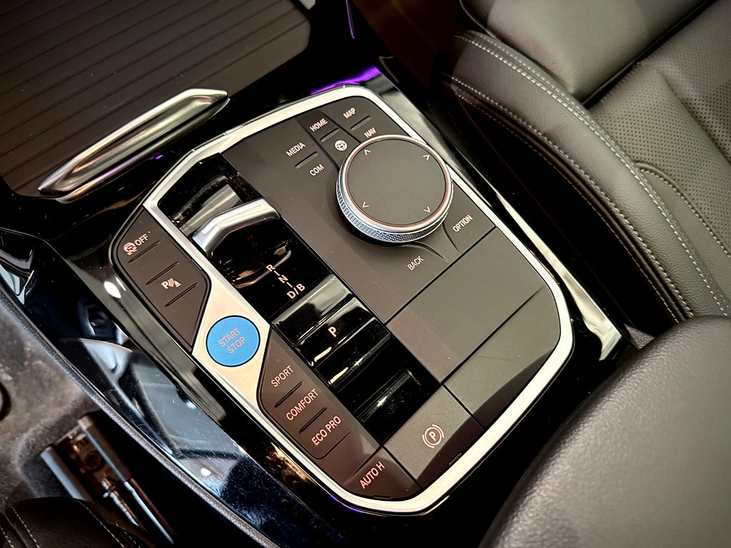 BMW iX3 M Sport Glastak Cockpit Läder Drag - bild 27