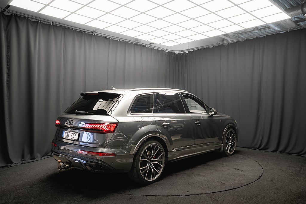 Audi Q7 60 TFSI e Q PANO LUFT B&O 22' MASSAGE DRAG MAX UTR MOMS