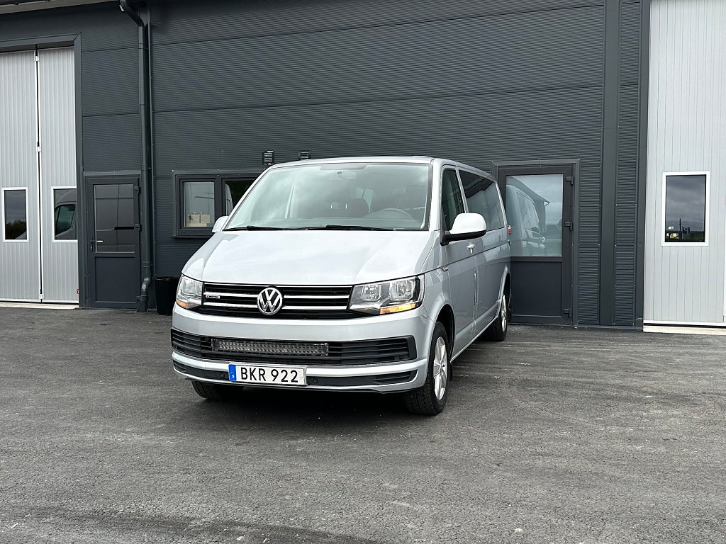 Volkswagen Caravelle T32 2.0 TDI 4Motion, Lång 8-sits, 1 Ägare, B-kamera,PDC