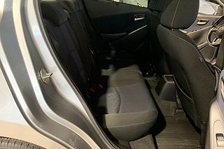 Halvkombi Mazda 2 8 av 20