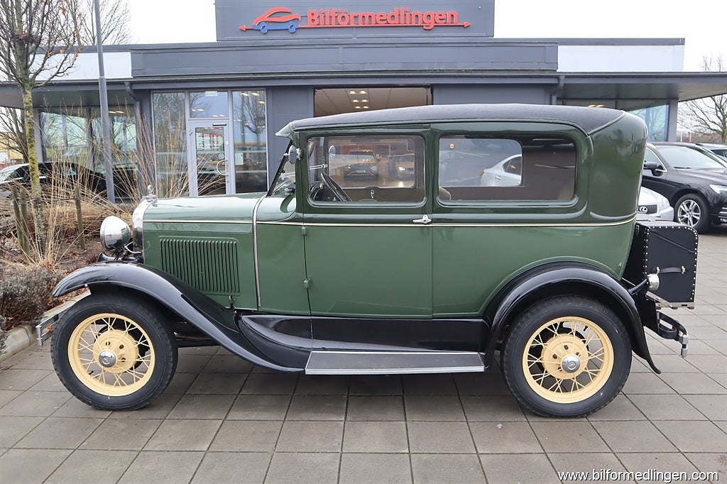 Ford A Model 3.3 Tudor Sedan Handgas Koffert