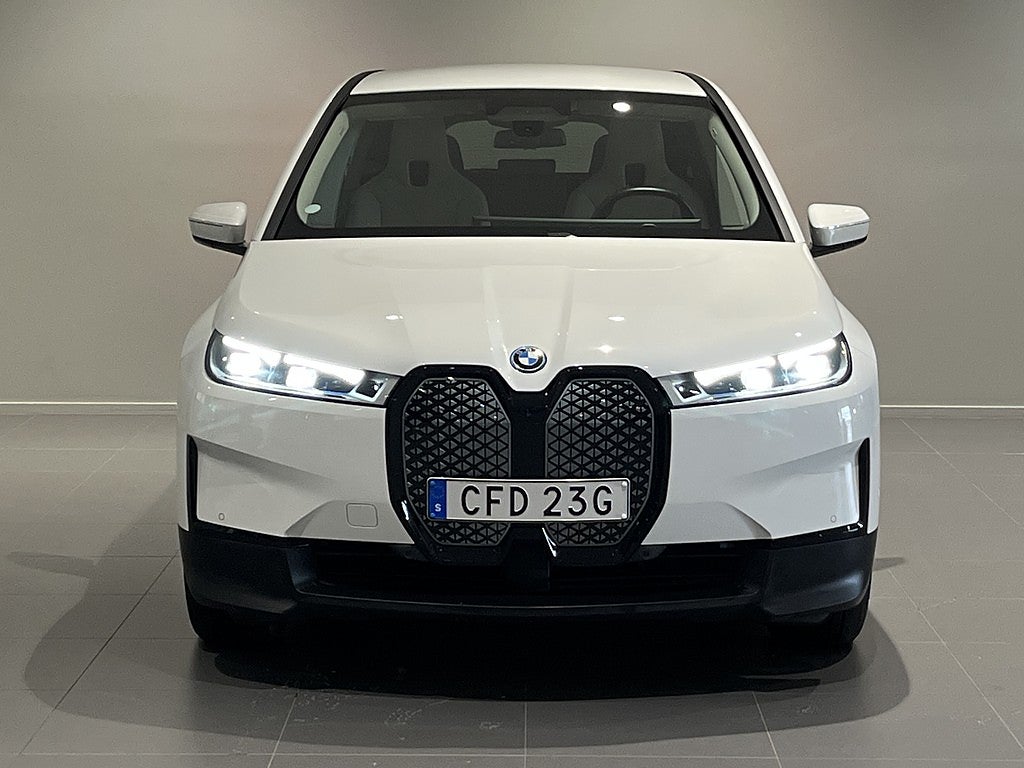 BMW iX xDrive50, 524ps, 2024