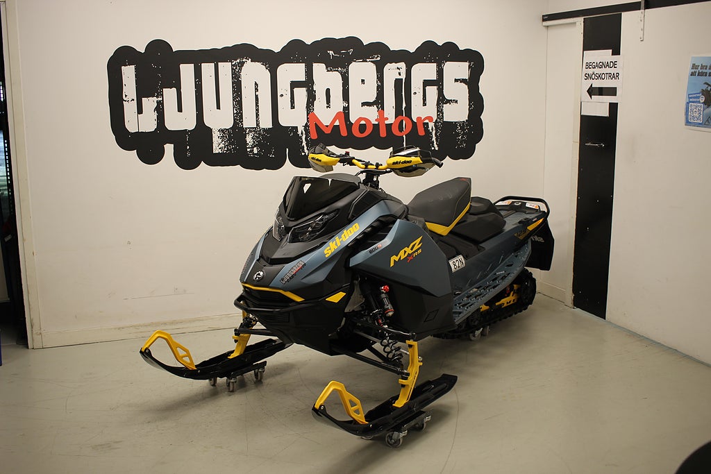 Ski-Doo MXZ XRS 600R E-tec 129" 2026 *MOMSAD