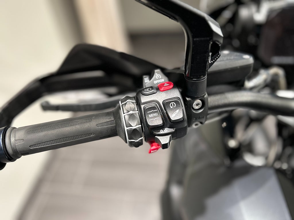 BMW R1250GS / 3,45% ränta/Triple Black / 3 väskor / Endast 1258 mil!