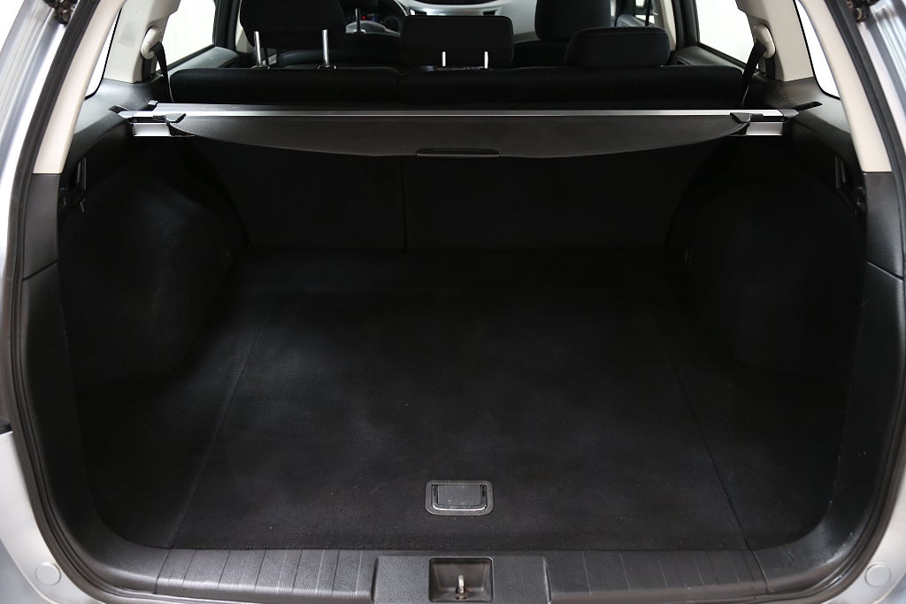 Subaru Legacy 2,5i 173hk Business AWD Kombi Motorv Drag 2013