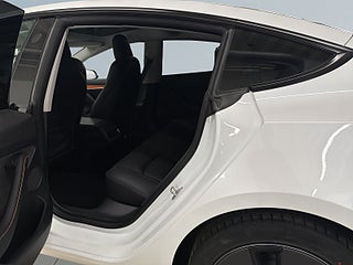 Tesla Model 3 Long Range AWD Long RangeS&V-Hjul/Drag/Pano/Skinn/Lramp – bild 13