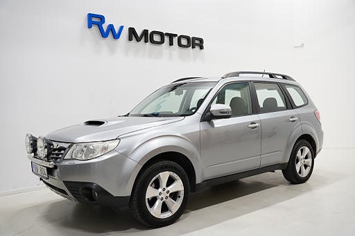 Subaru Forester 2.0 4WD Motorvärmare Backkamera Dragkrok Bluetooth