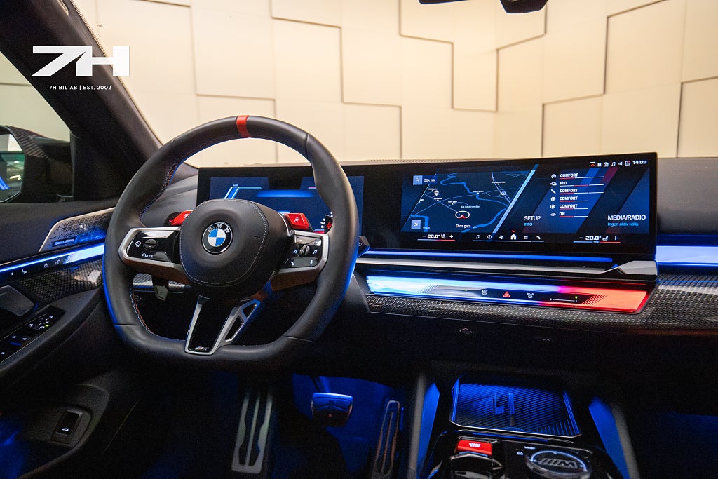 BMW M5 Touring M / Pano / Drag / B&W / HuD / Vent. Säte