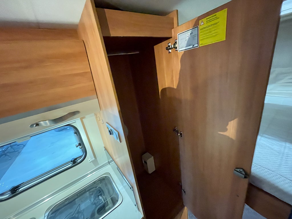 Hymer Compact 408 / Litium / B-kort / Höj och sänkbar säng /   - Hymer