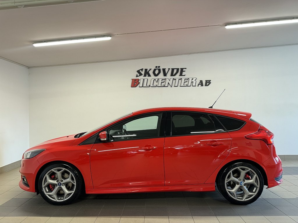 Ford Focus ST 250HK Recaro / Nyservad / KeylessGO / Scorpion