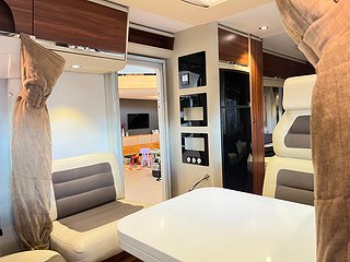 Husbil-halvintegrerad Adria CORAL SUPREME 670 SLT 12 av 26