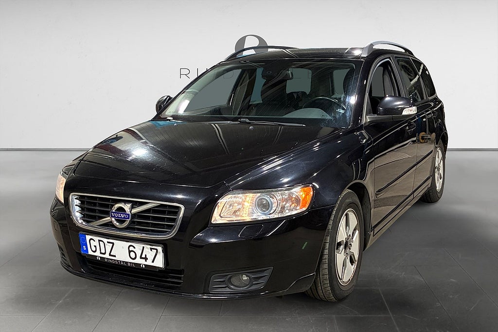 Volvo V50 D2 115 HK MOMENTUM D-VÄRM DRAG PDC KAMREM BYTT NYSERV