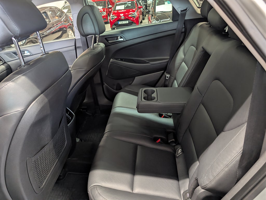 Hyundai Tucson 2.0 CRDi 4WD Premium Aut/Drag/Pano/M-värm/SoV thumbnail