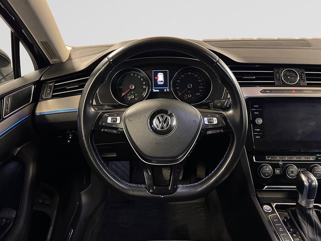Volkswagen Passat Variant GTE 1.4 TSI Aut Adpt-fart B-kamera Drag Värmare bild 17