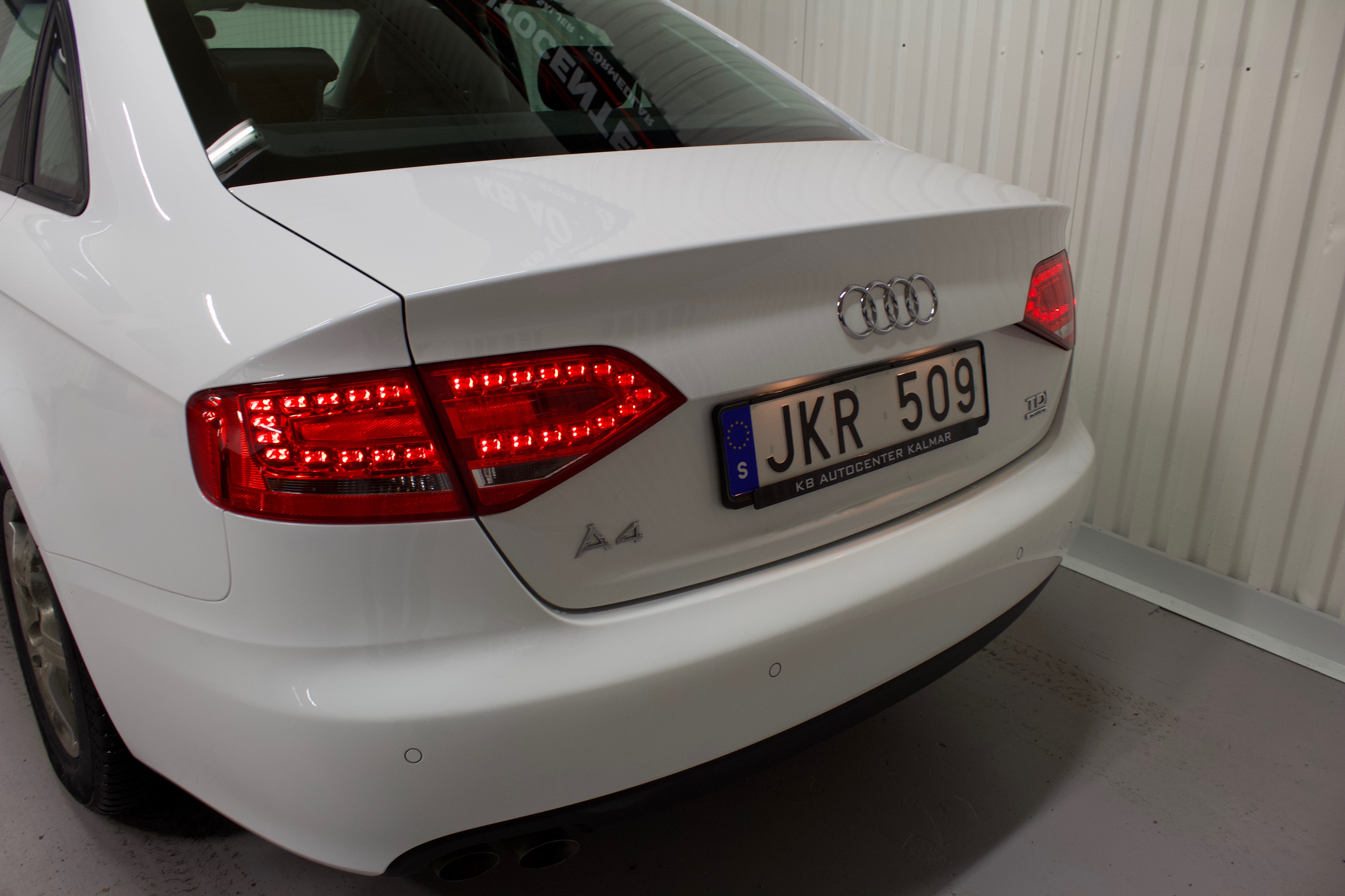 Audi A4 Sedan 2.0 TDI 2012, photo 7/55