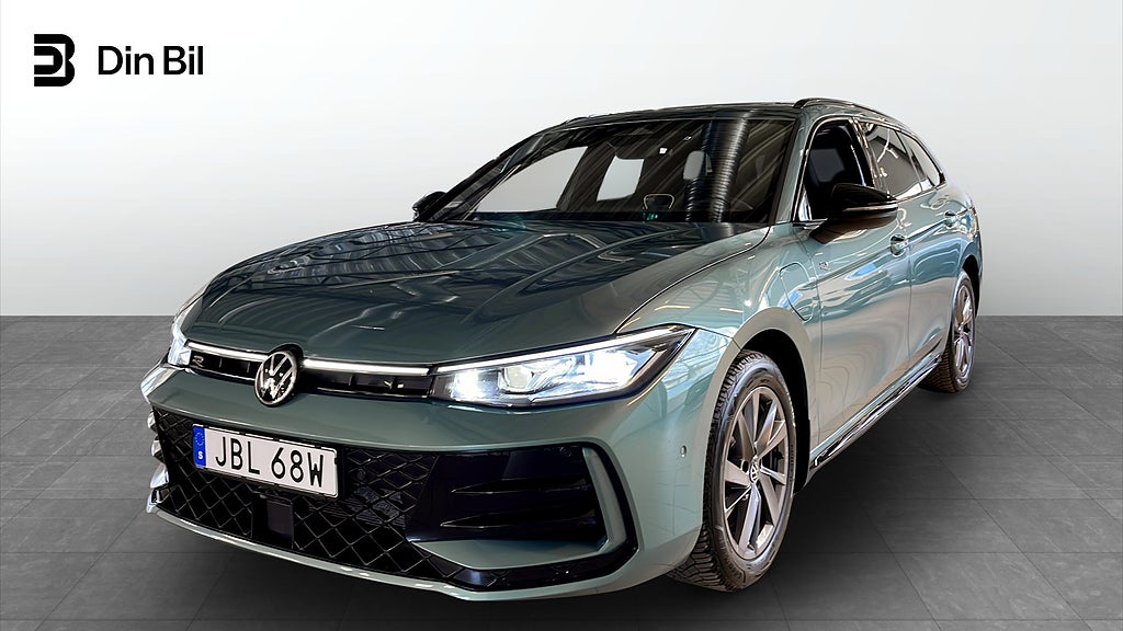 Volkswagen Passat R-LINE 1.5 TSI EHYBRID DRAG B-KAM PANO VÄRM 272 HK
