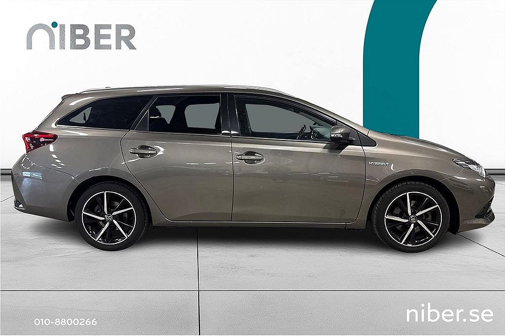Toyota Auris 1.8 Touring Hybrid 136hk, 3 brukare, Intense, e-CVT