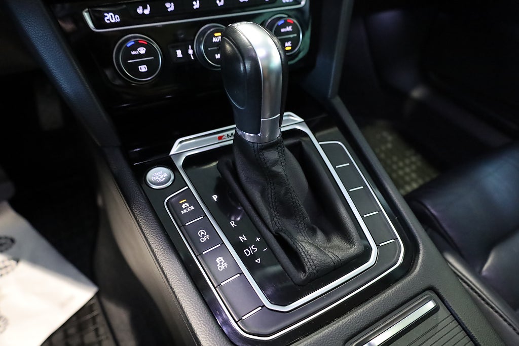 Volkswagen Passat Sportscombi 2.0 TDI AUT 4M Pano Drag Värmare Kamera 2016