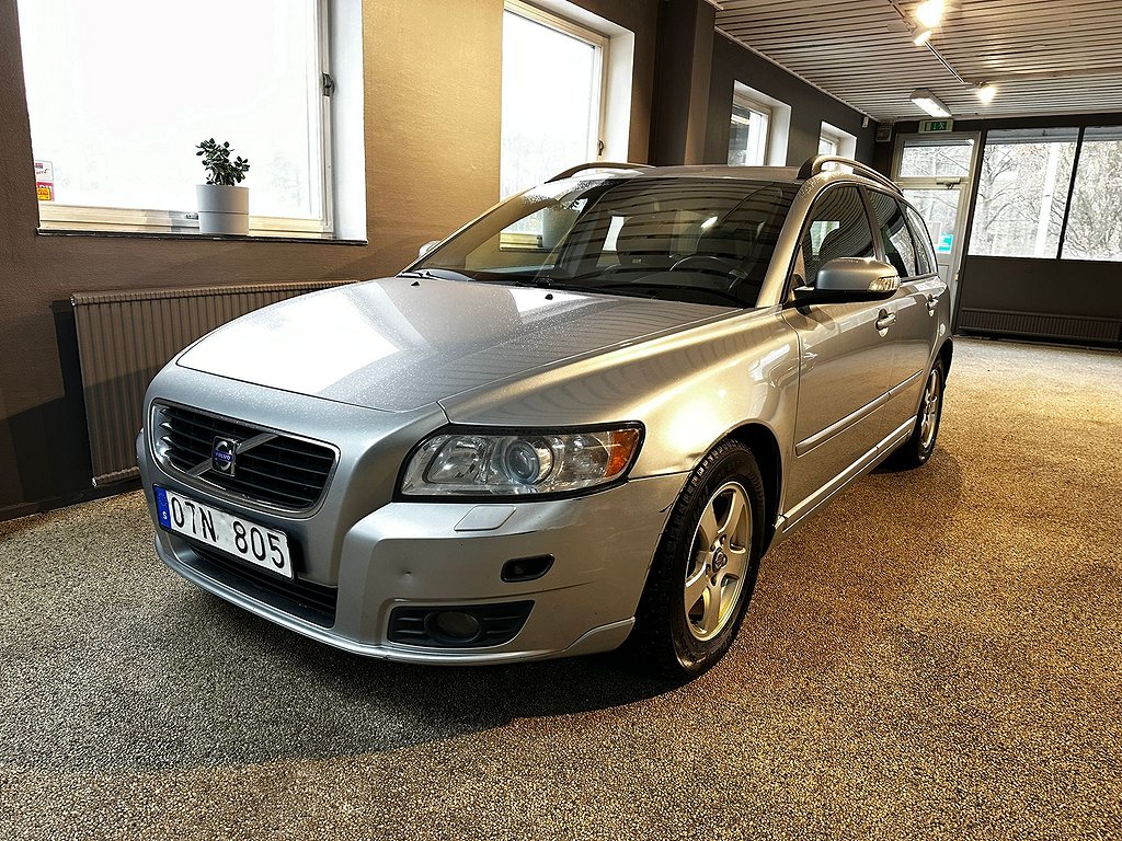 Volvo V50 1.8  MOMENTUM DRAGKROK VÄRMARE (OUTLET)