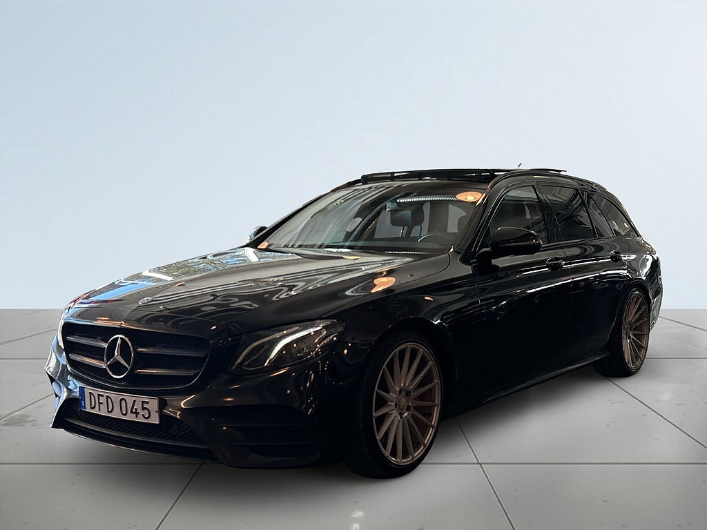 Mercedes-Benz E 220 T d 9G AMG Line Drag Dvärm Kamera Panorama Navi S&V