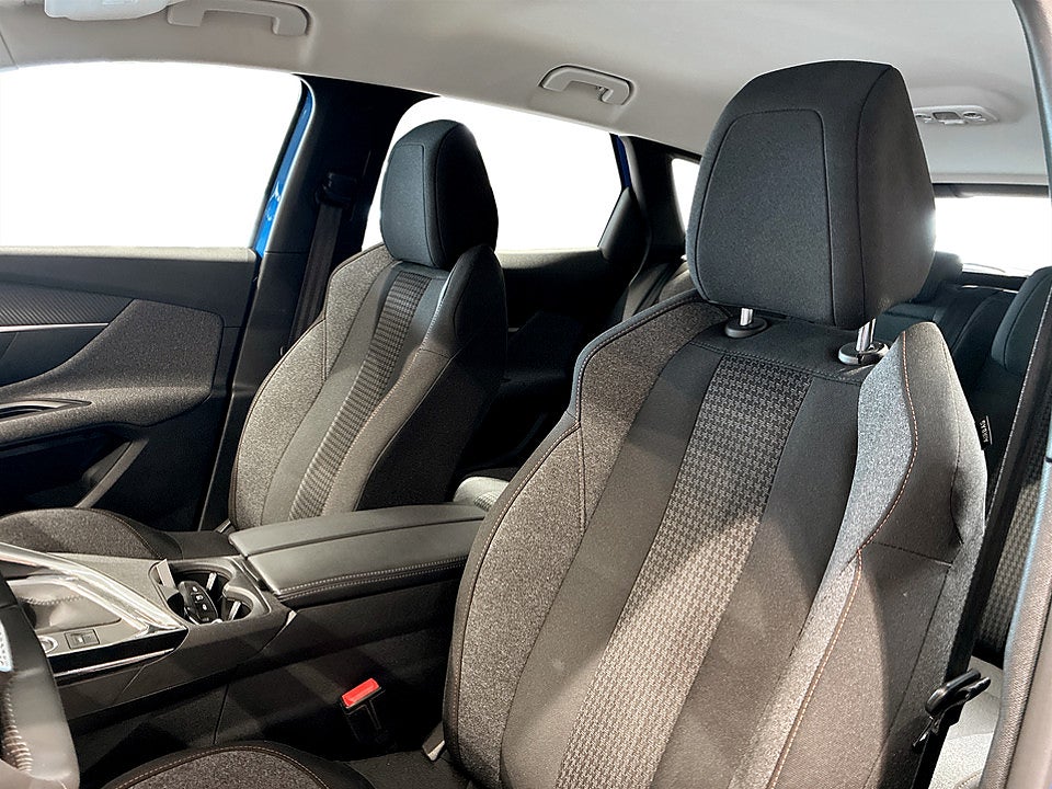 Bild på Peugeot 3008 Active Pack 1.2 PT 130hk B-KAMERA BACKSENSORER