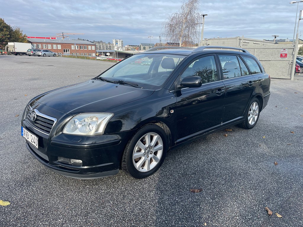 Toyota Avensis Kombi 2.0 D-4 VVT-i- Nybesiktigat