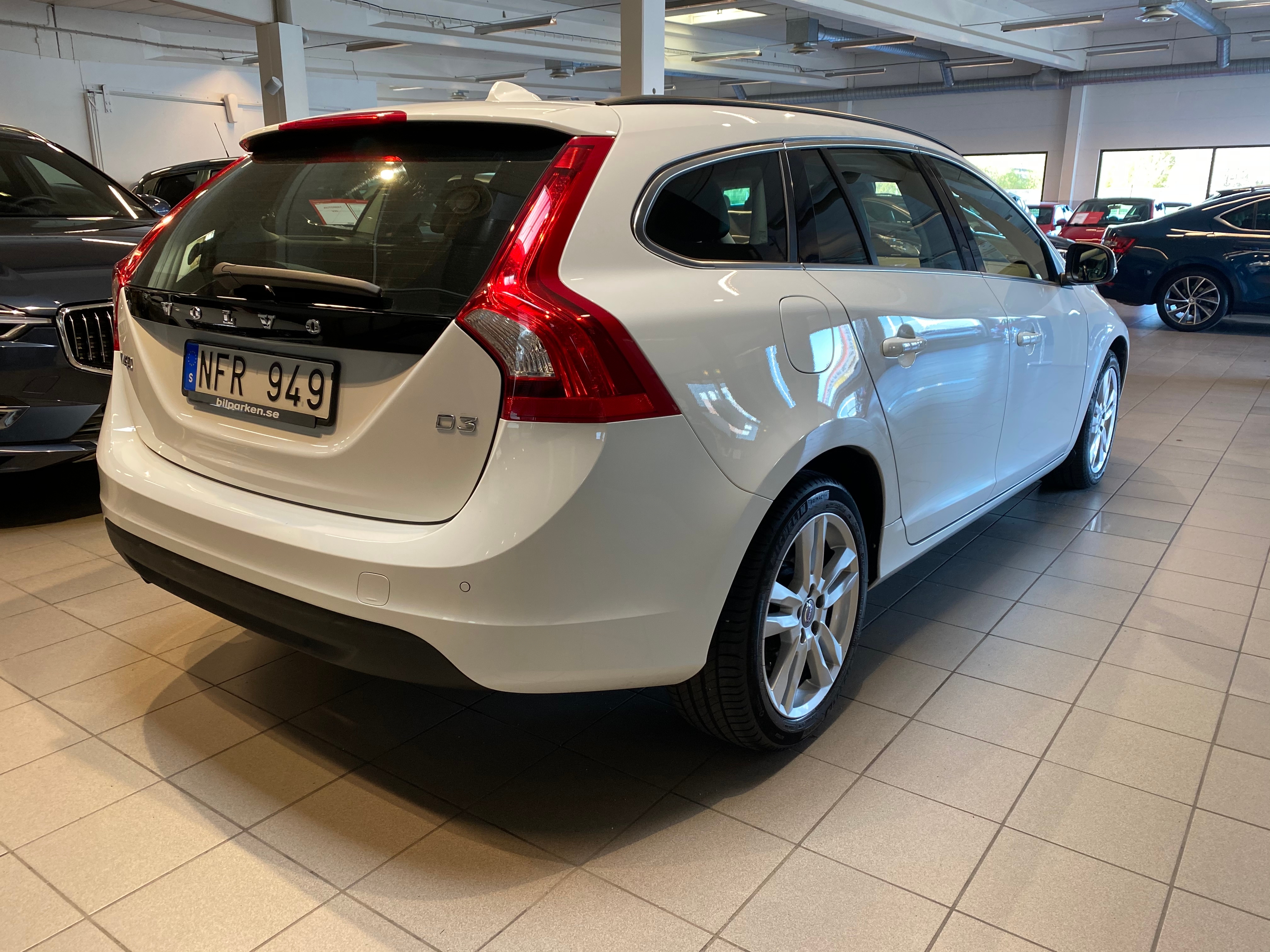 Volvo V60 D3 Geartronic Momentum 136hk 2013, bild 2/40