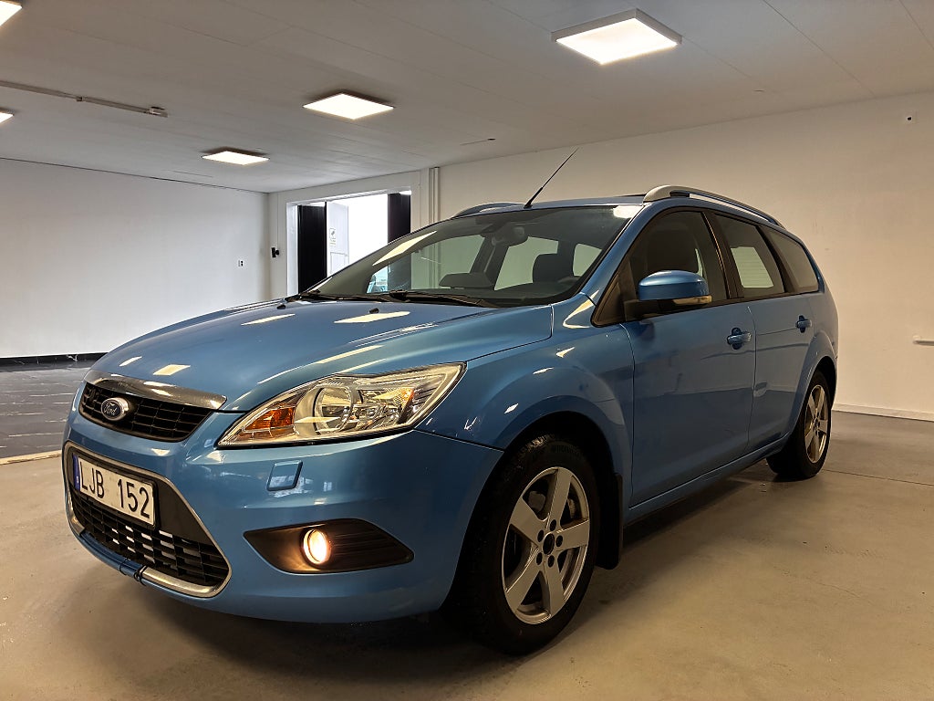 Ford Focus Kombi 1.8 Flexifuel Titanium ** Ny Bess