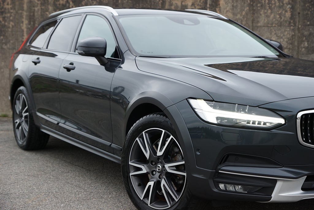 Volvo V90 Cross Country D4 AWD Pro 1-Brukare Drag Värmare Fullservad V