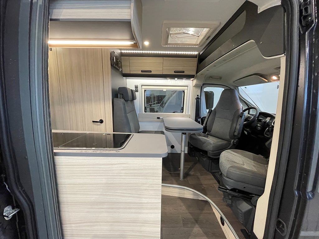 Sun Living V 65 GX / Dieselvärme / Höj & Sänkbarsäng / Automat / B-körkort/ - Sun Living