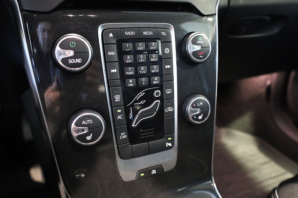 Volvo V40 T3 Momentum Värmare Navi PDC Blåtand 2018