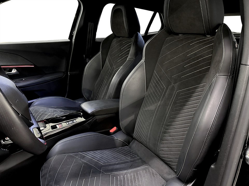 Bild på Peugeot 2008 GT 1.2 PT 130hk Aut - ELSTOL,B-KAMERA,CARPLAY