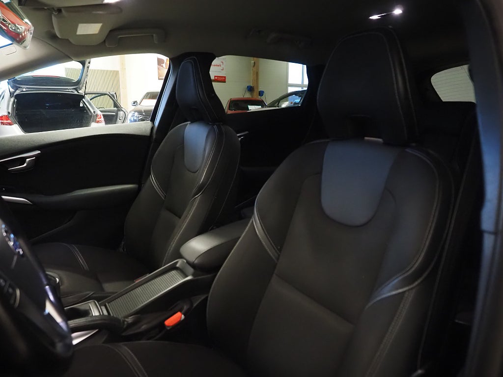 Volvo V40 D2 115hk Momentum Backkamera D-Värmare Kamrem bytt 2014