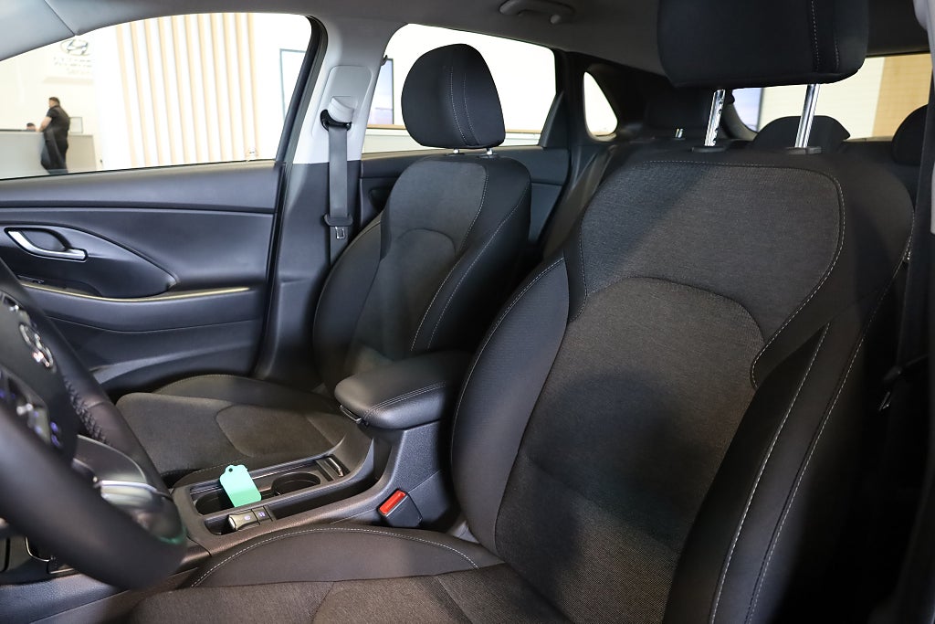 Hyundai i30 1.0 T-GDI DCT MHEV Essential Kamera Rattvärme Leasbar 2023