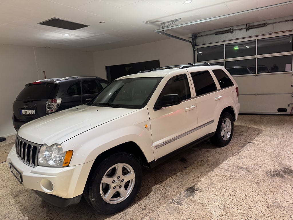 Jeep Grand Cherokee 4.7 V8 lågmil 12000mil välvårdad 