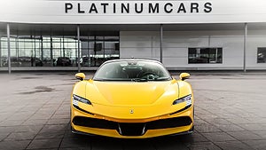 Ferrari SF90 Stradale har en systemeffekt på 1 000 hästkrafter och 900 Nm. 