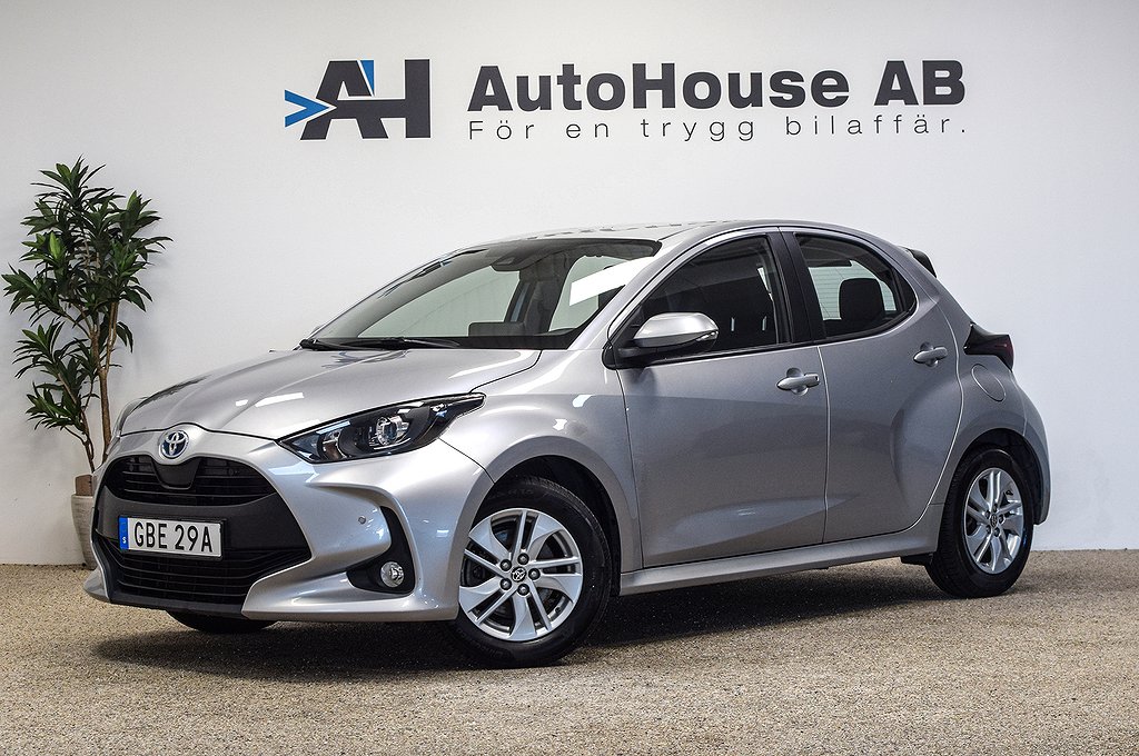 Toyota Yaris Hybrid Active-paket Backkamera Sensorer CarPlay