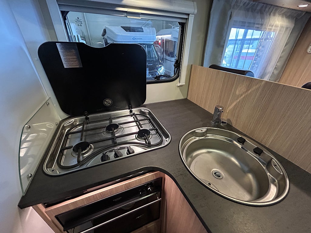 Sunlight Capron T68 / Taksäng /Solcell / Ugn / Utv. dusch  - Sunlight