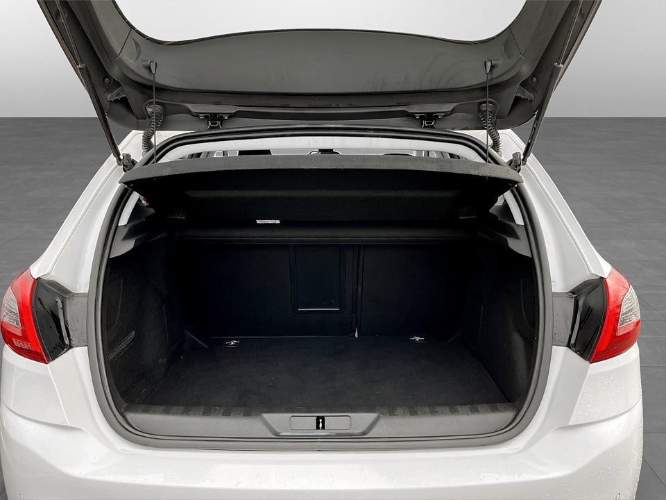 Bild på Peugeot 308 Allure 5D 1.2 PT 131hk Aut B-KAMERA CARPLAY