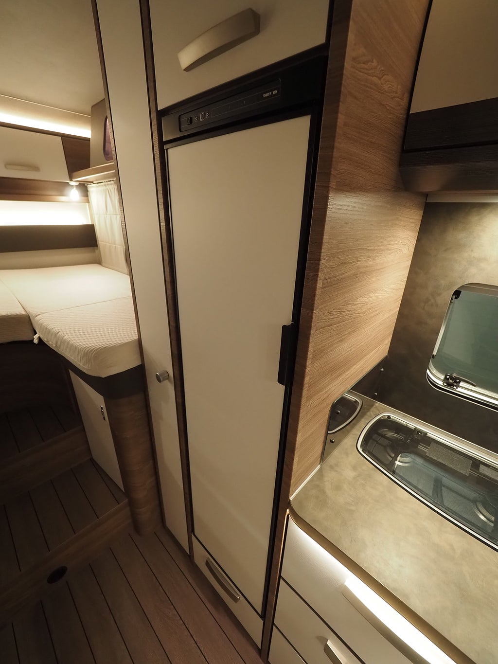 Knaus Live Wave 700 MEG Dragkrok AC Solcell Aut