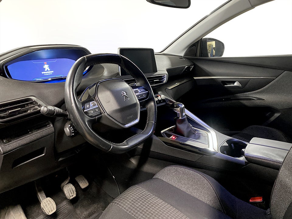 Bild på Peugeot 5008 Active 1.2 PT 130hk - 7-SITS, DRAG